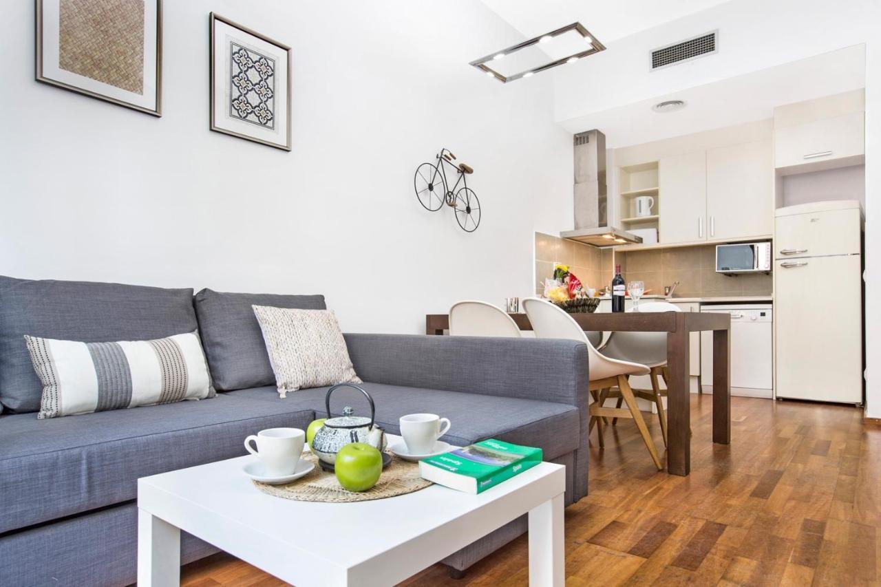 Stay U-Nique Apartments Balmes Barcelona Bagian luar foto