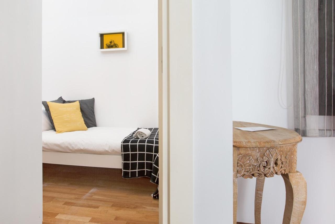 Stay U-Nique Apartments Balmes Barcelona Bagian luar foto