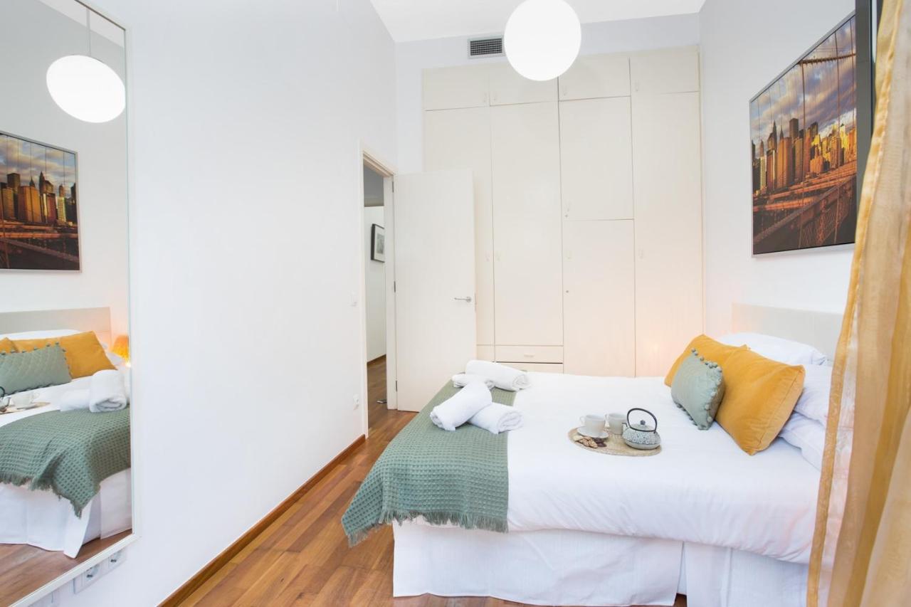 Stay U-Nique Apartments Balmes Barcelona Bagian luar foto