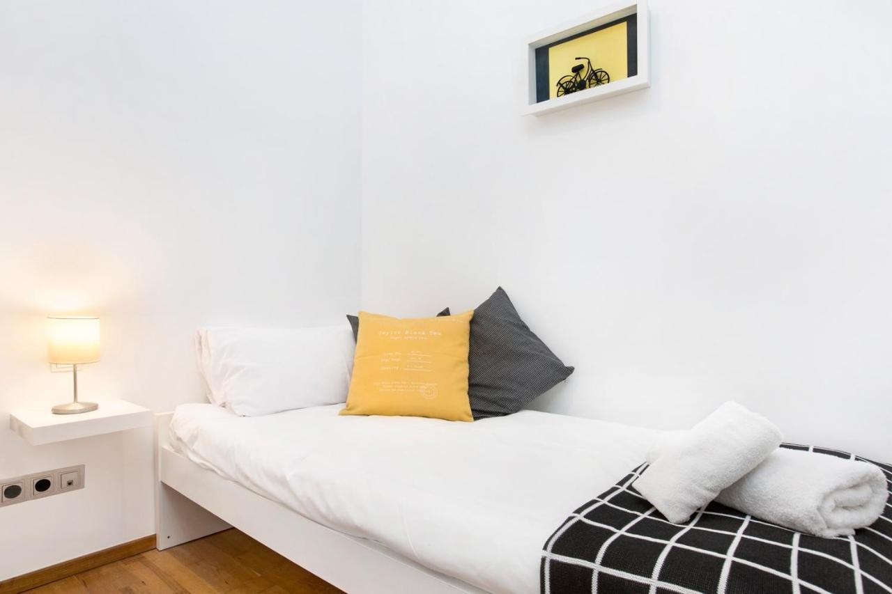 Stay U-Nique Apartments Balmes Barcelona Bagian luar foto